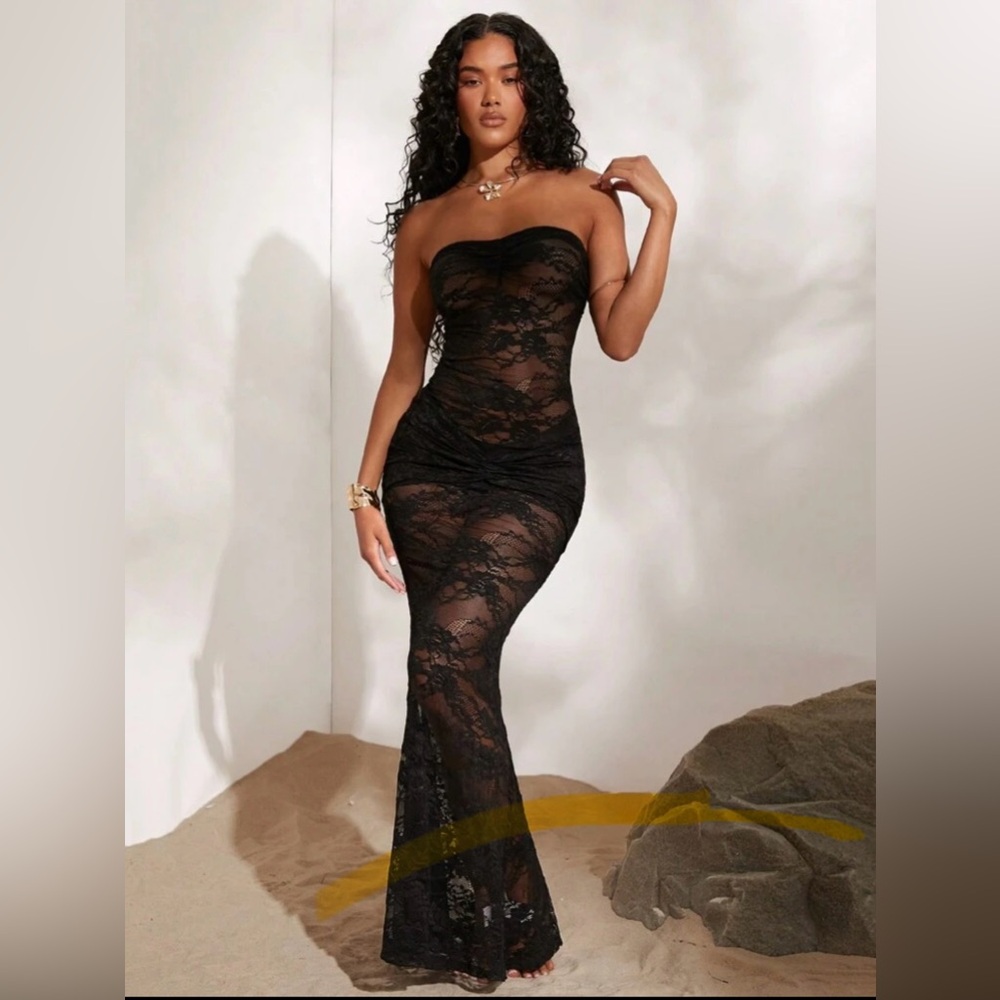 Elegant Black Lace Strapless Dress